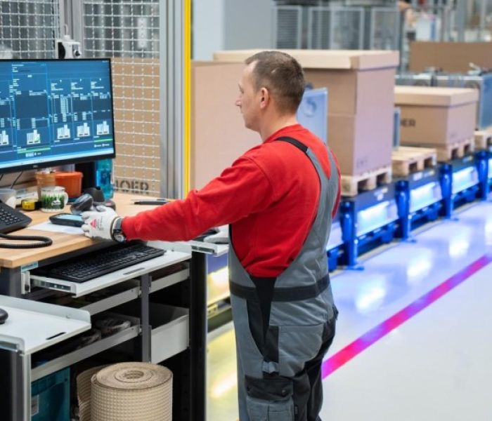 Farbige Leuchtanzeigen für Mitarbeiter (Foto: Unitechnik)