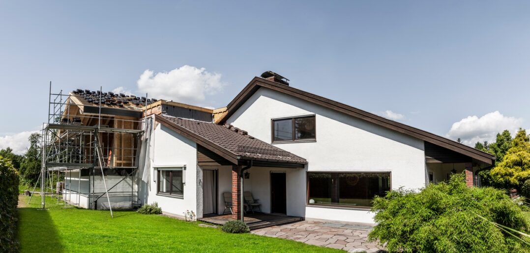 Internetanbindung beim Hausbau strategisch vorbereiten (Foto: AdobeStock - by-studio - 420514762)
