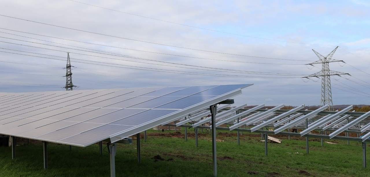 Wuppertaler Stadtwerke starten Freiflächen-Photovoltaikanlage Dönberg mit 3,44 Megawatt (Foto: WSW Wuppertaler Stadtwerke GmbH)