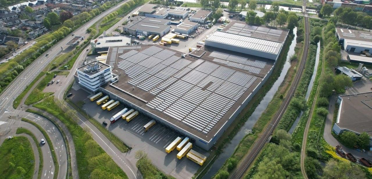 KI-gestütztes Shuttle-Lagersystem ersetzt 25 Jahre altes Sortiersystem nachhaltig (Foto: Inther Group)