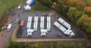 Neuer 16-Megawatt Energiespeicher versorgt effizient Tausende Haushalte über (Foto: ABO Energy GmbH & Co. KGaA)